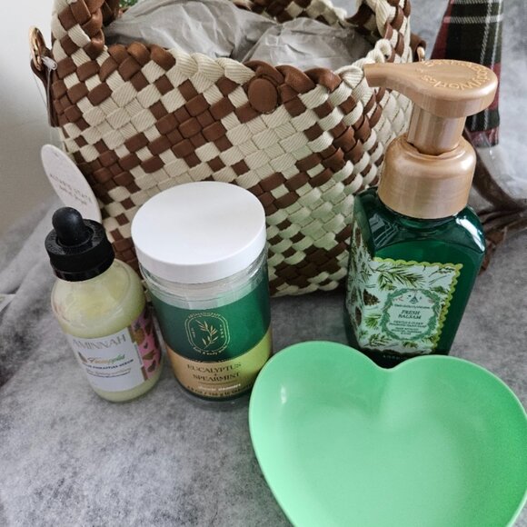 Holiday Bundle #8 w/ Altar'd State Crossbody - Picture 1 of 2